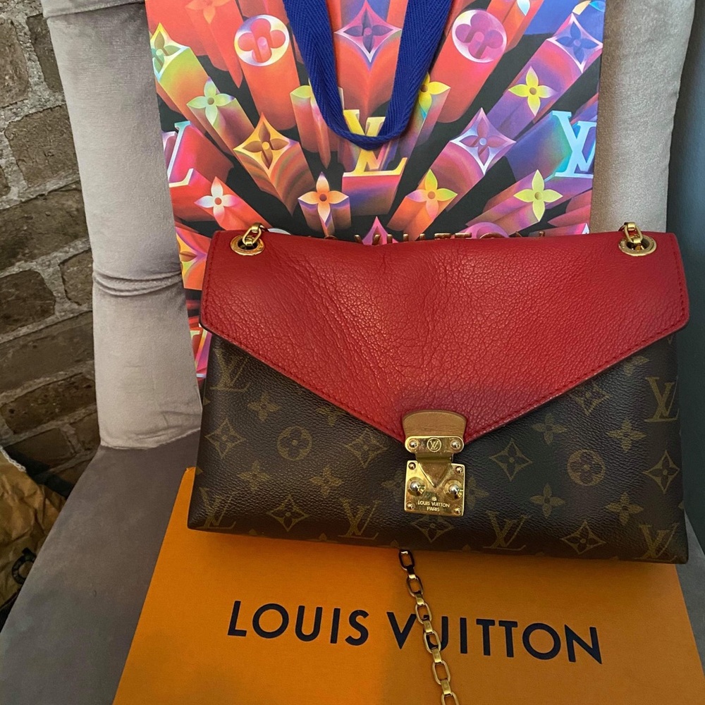 Louis Vuitton Pallas chain